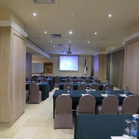 Warwick Palm Beach Hotel Beirute Exterior foto