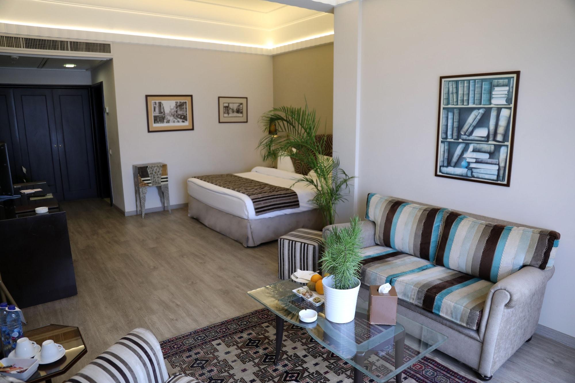 Warwick Palm Beach Hotel Beirute Exterior foto