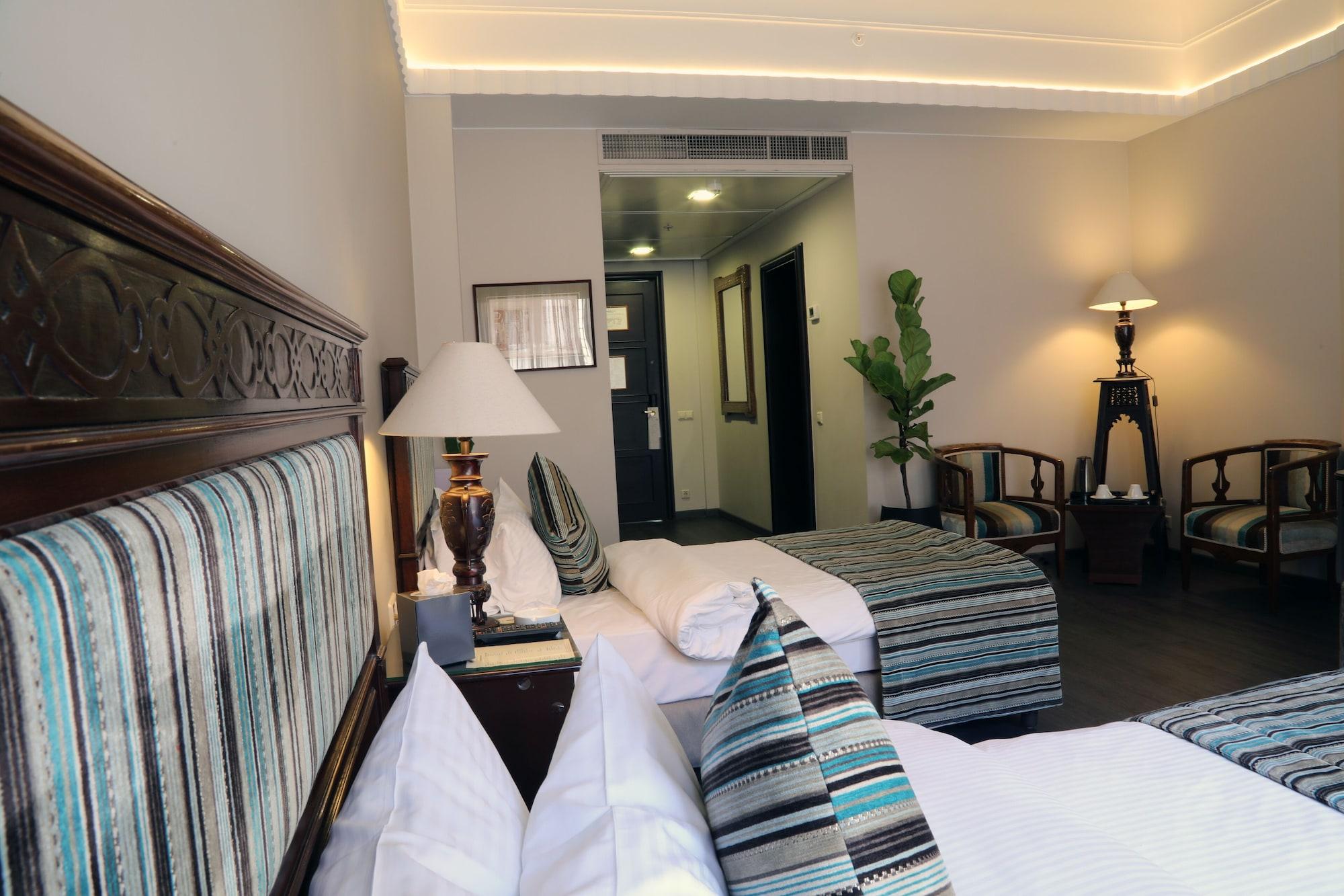 Warwick Palm Beach Hotel Beirute Exterior foto