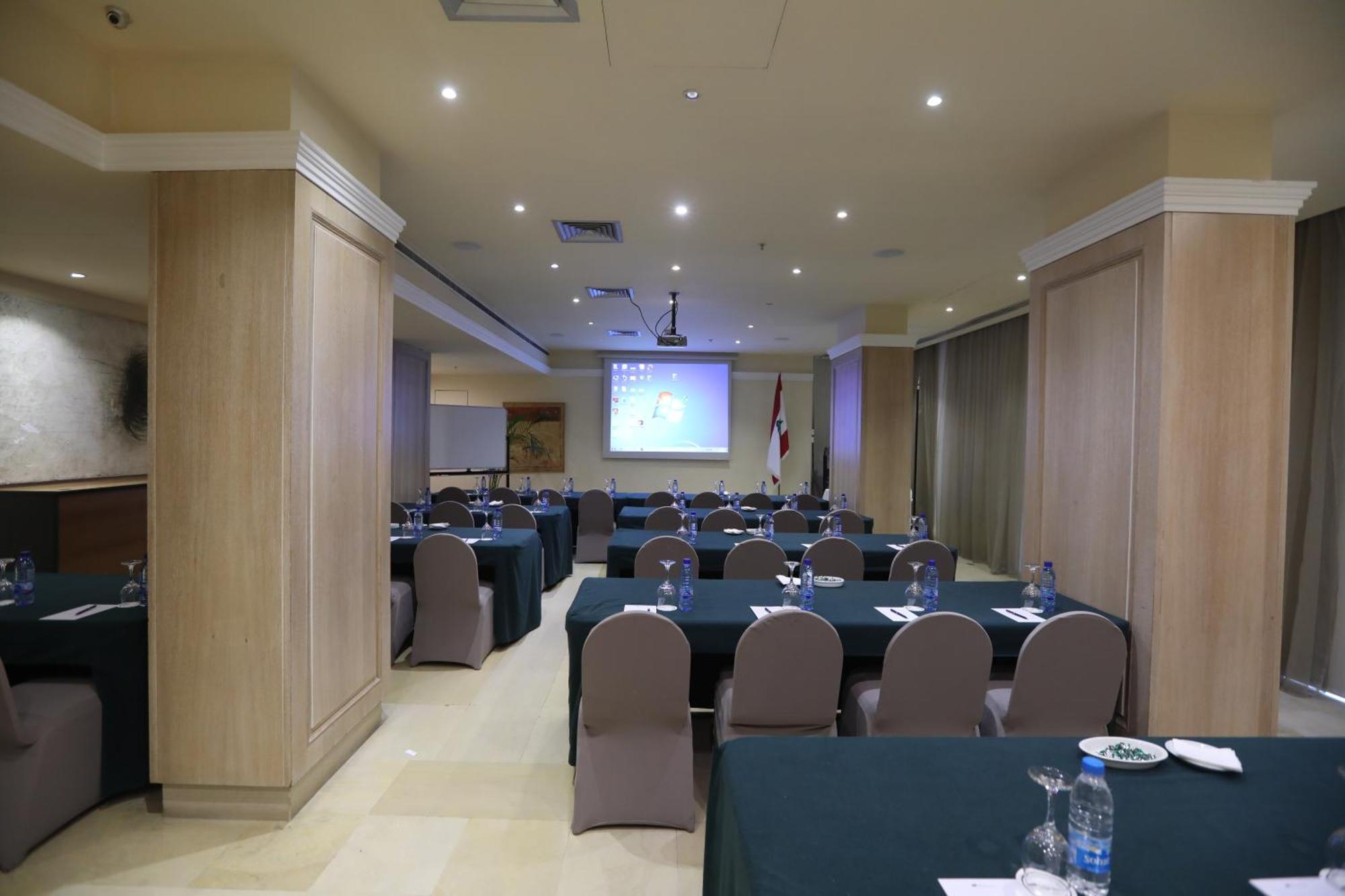 Warwick Palm Beach Hotel Beirute Exterior foto