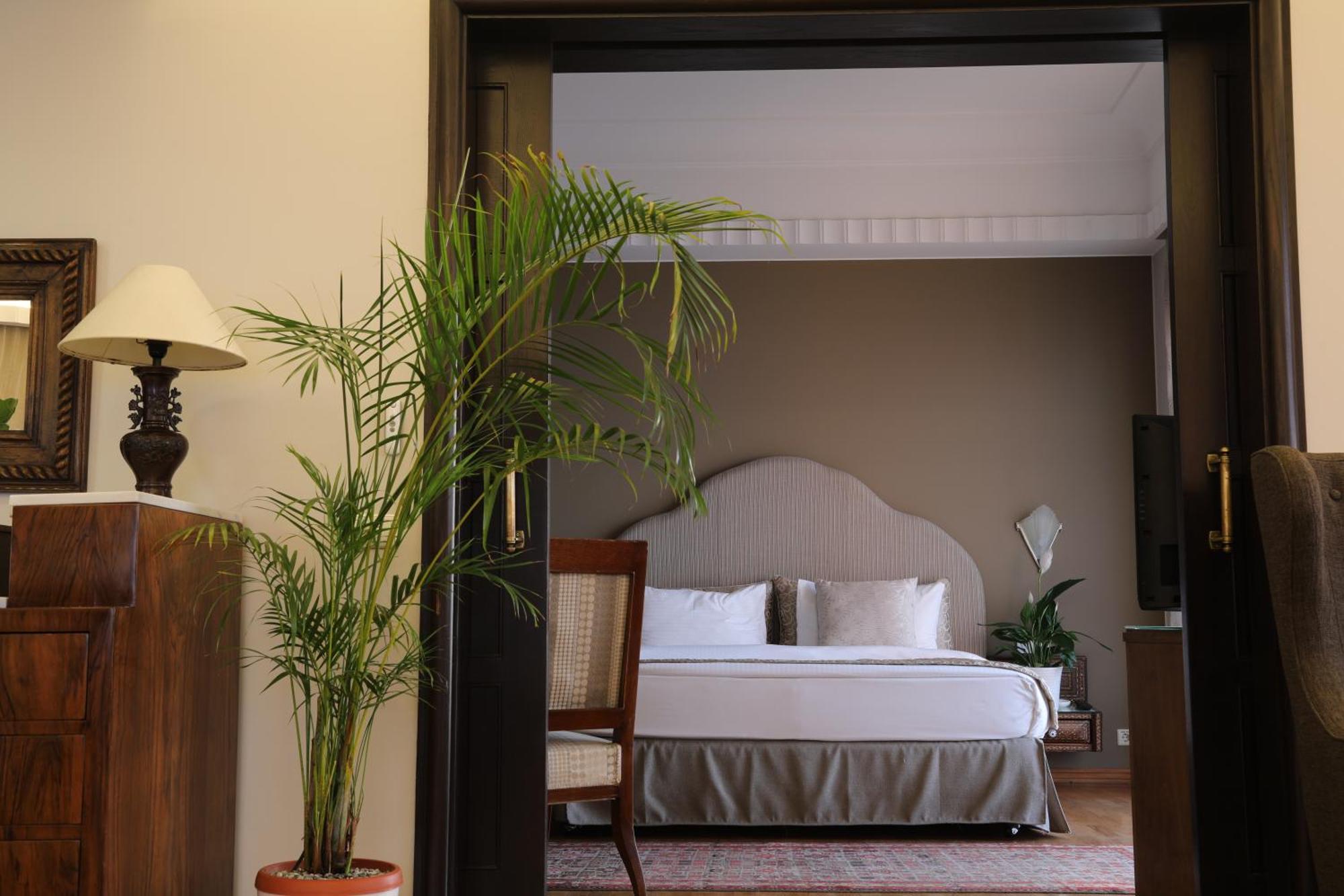 Warwick Palm Beach Hotel Beirute Exterior foto