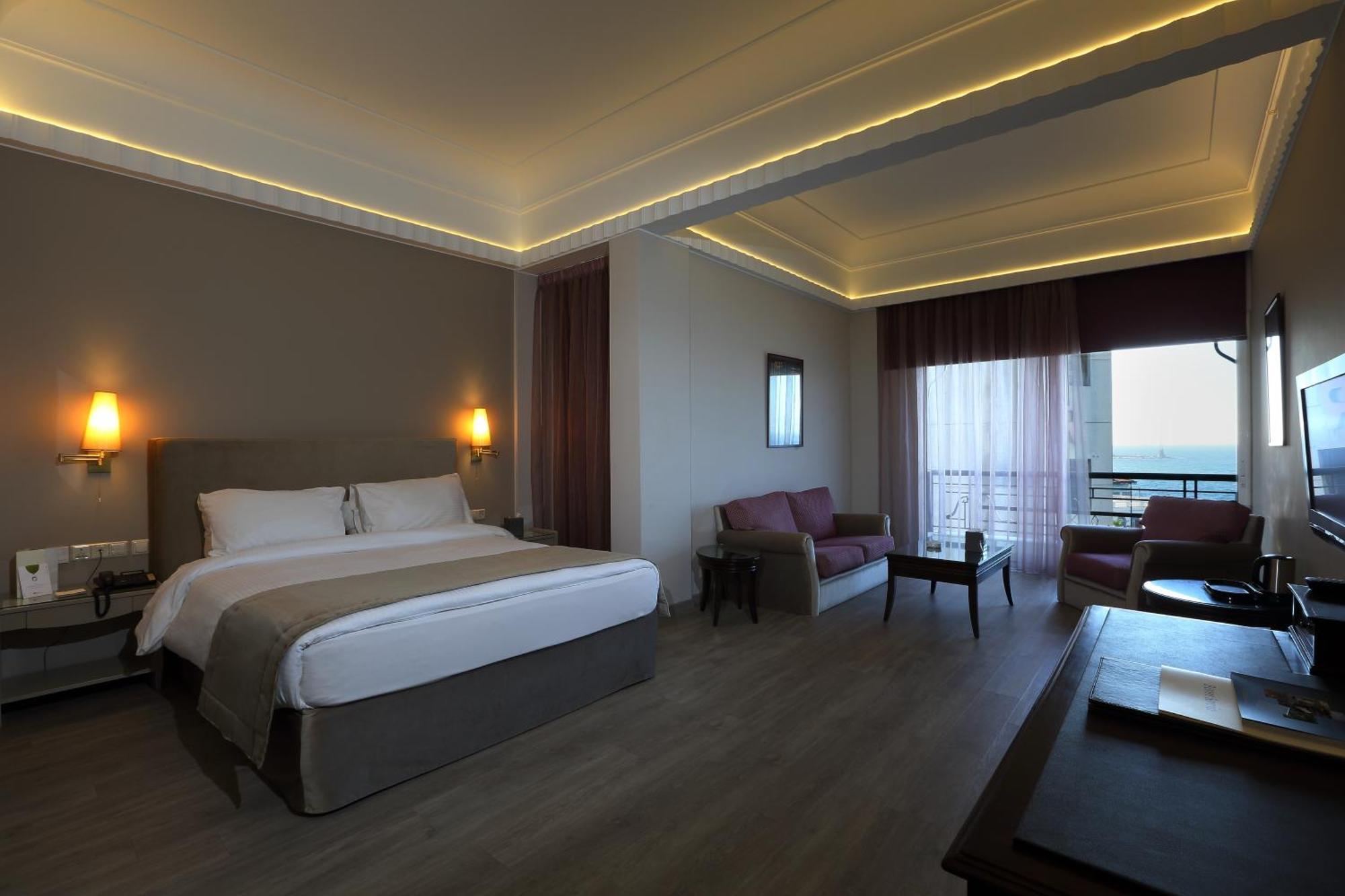 Warwick Palm Beach Hotel Beirute Exterior foto